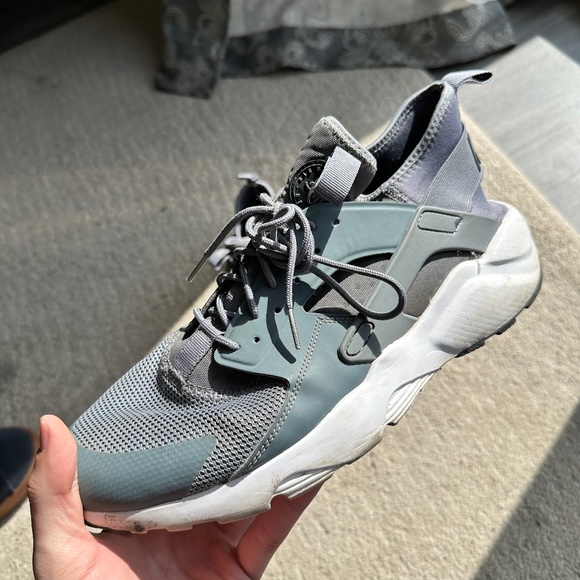 Nike Basquetball Shoes - Picture 1 of 3